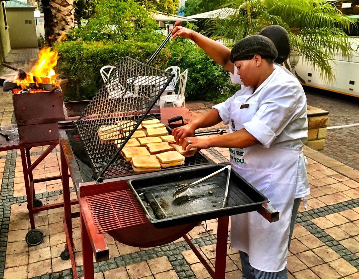 Turnberry Boutique Hotel Oudtshoorn Bagian luar foto